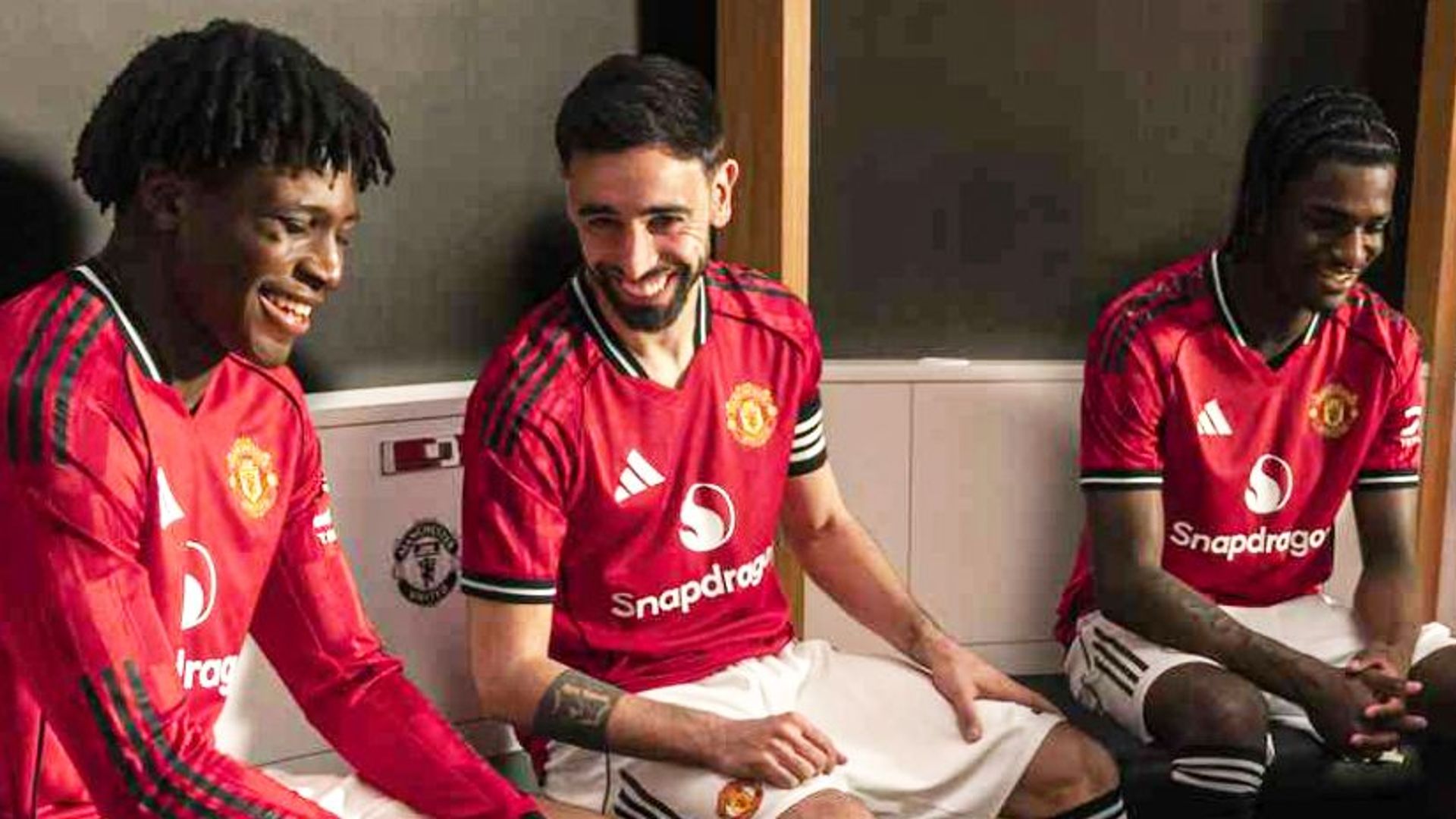 Patrick Dorgu, Bruno Fernandes, Ayden Heaven in Man Utd's new home kit