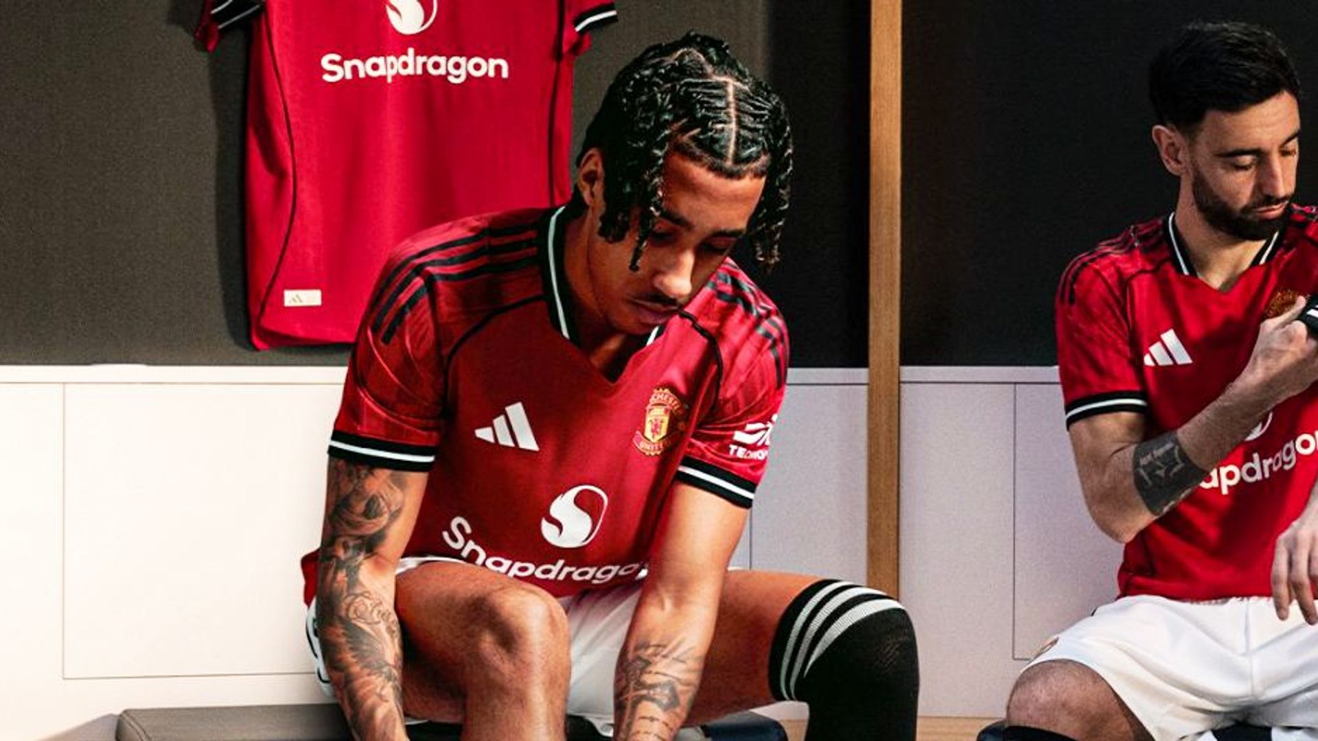 Leny Yoro in Man Utd's new home kit
