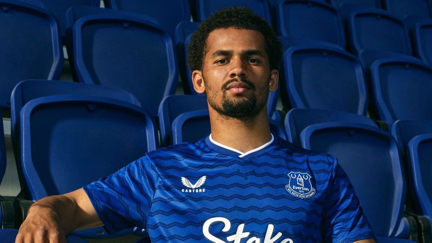 Iliman Ndiaye in Everton's home kit