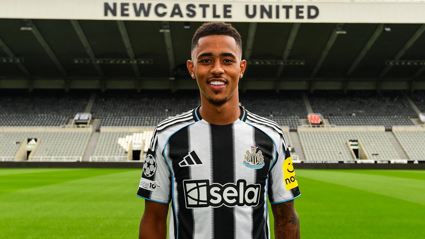 Jacob Ramsey signs for Newcastle United