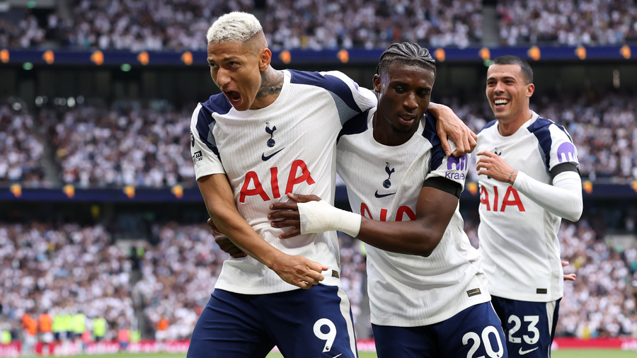 Tottenham berencana tukar Richarlison dengan Eberechi Eze
