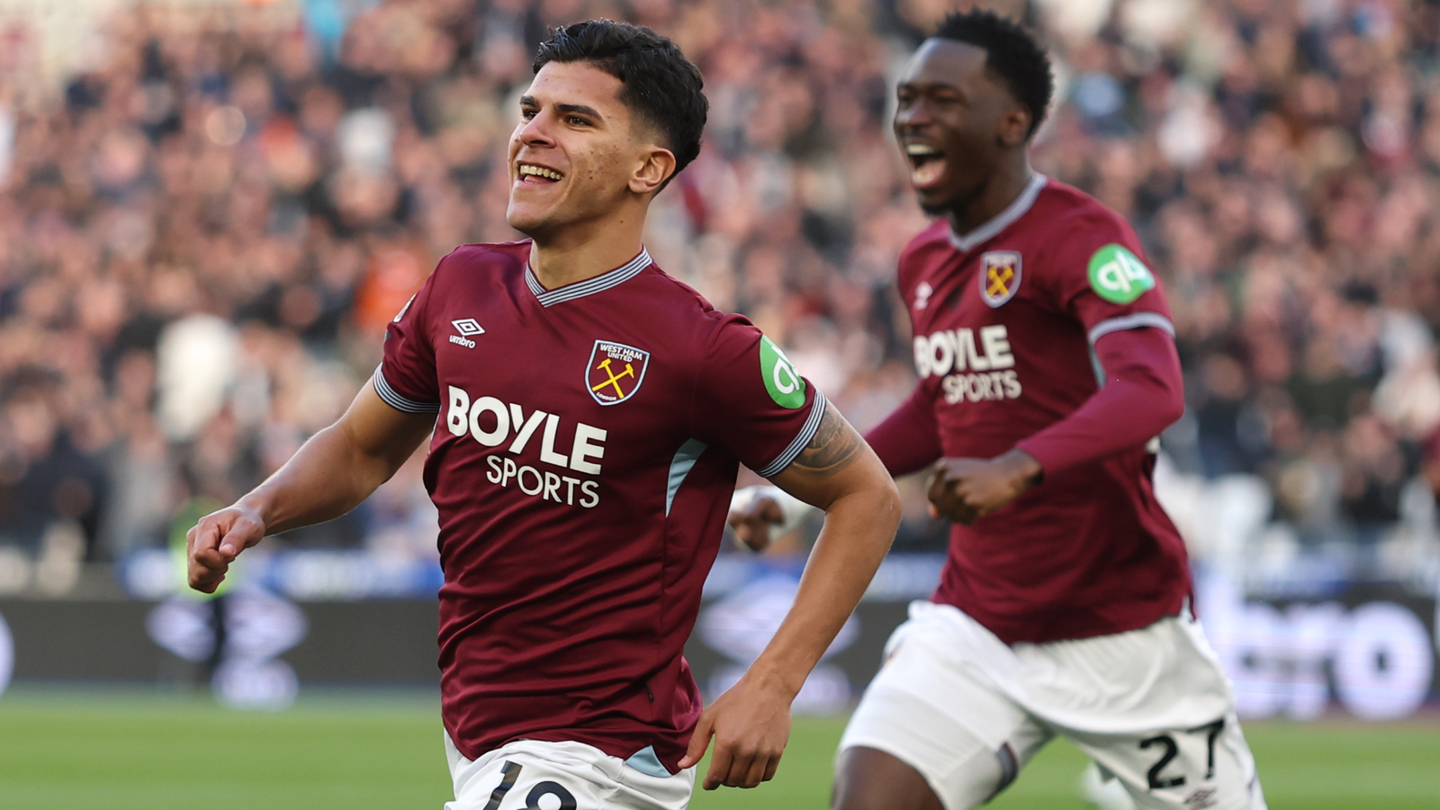 Mateus Fernandes celebrates his goal after 29 seconds of West Ham v Aston Villa