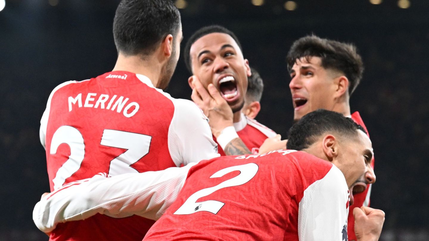 An image of Arsenal players celebrating