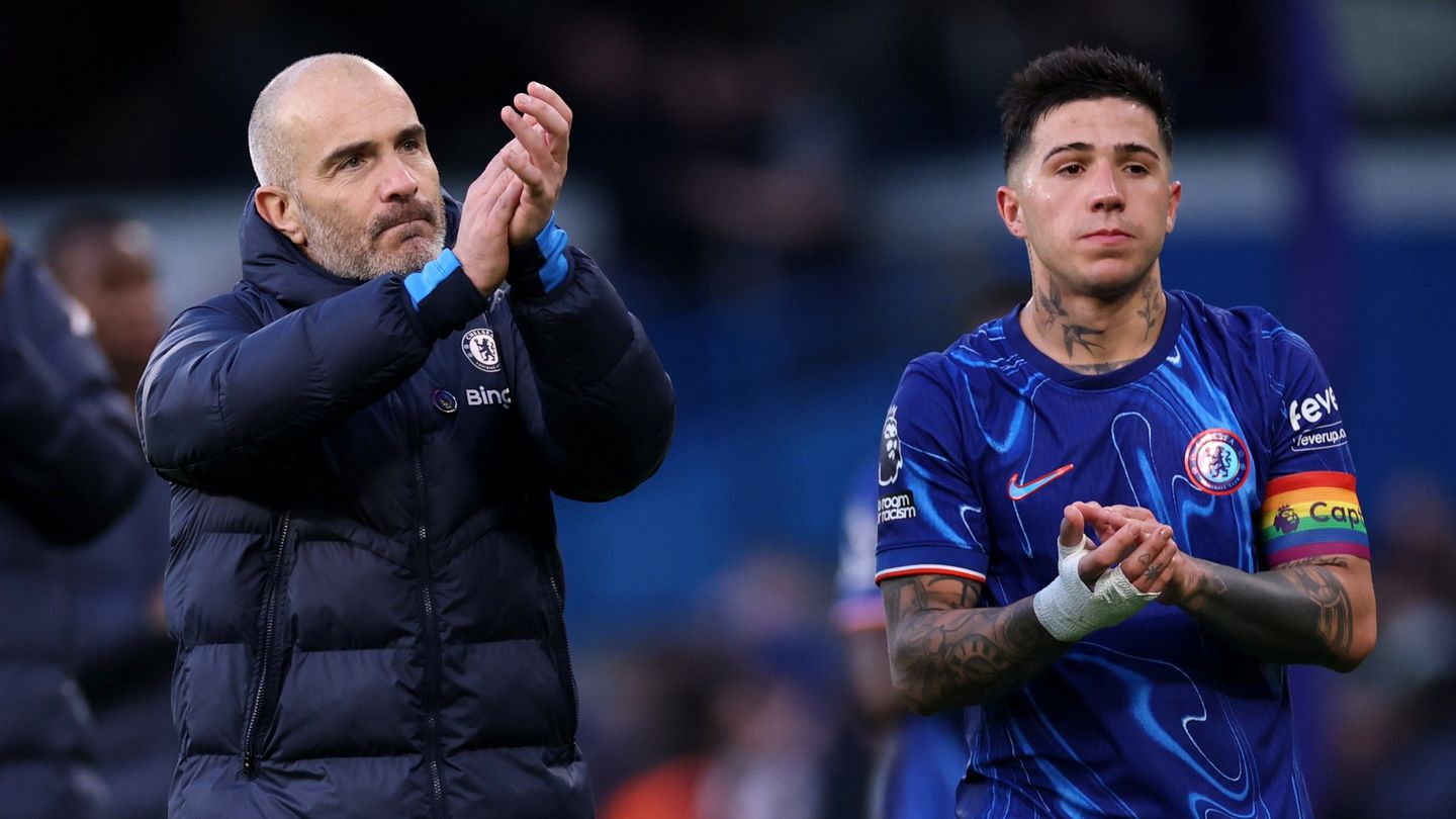 Enzo Maresca and Enzo Fernandez applaud the Chelsea fans after the Aston Villa match at Stamford Bridge