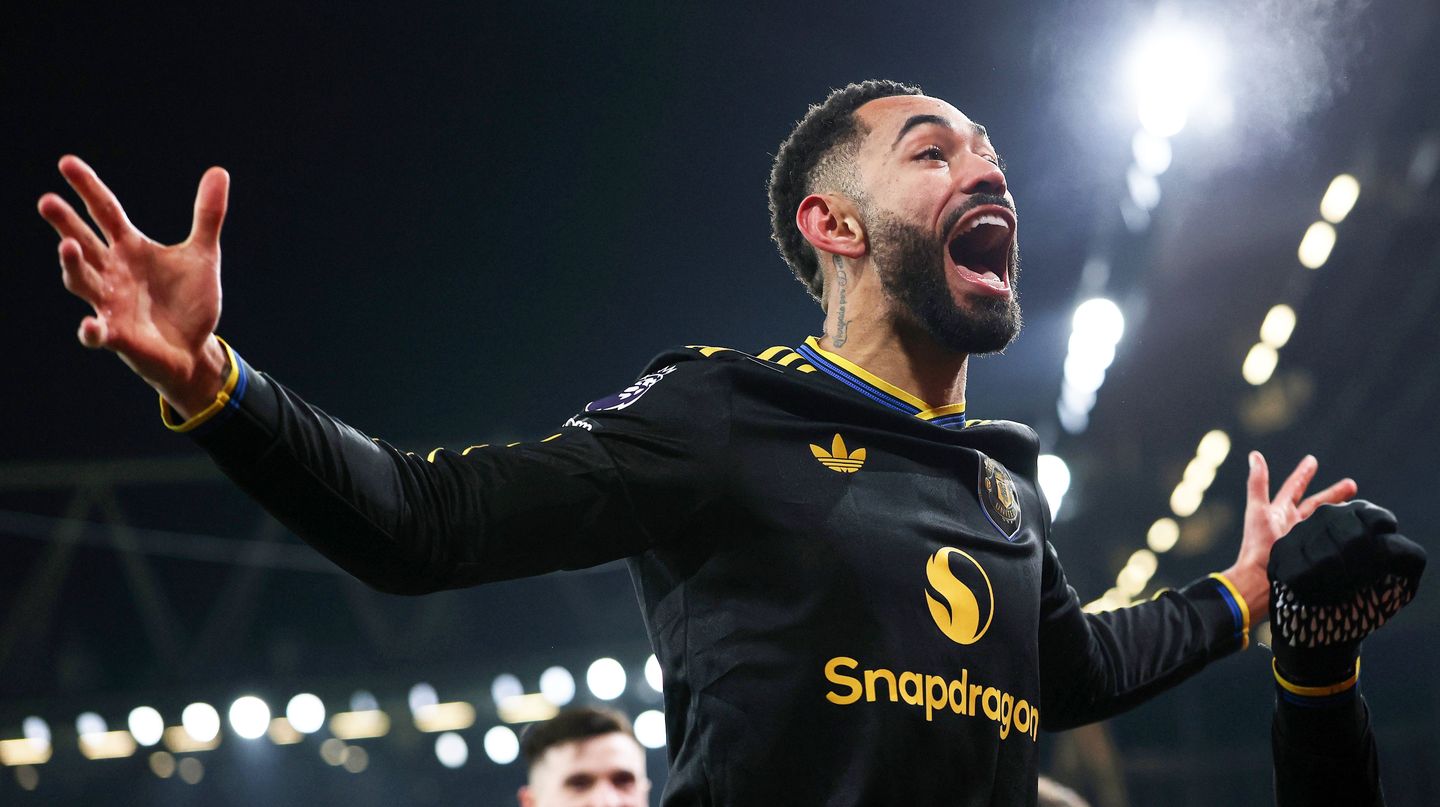 Matheus Cunha celebrates his goal