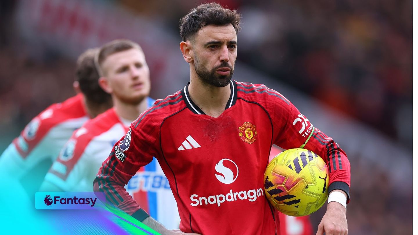 Bruno Fernandes holding the ball before a penalty against Crystal Palace