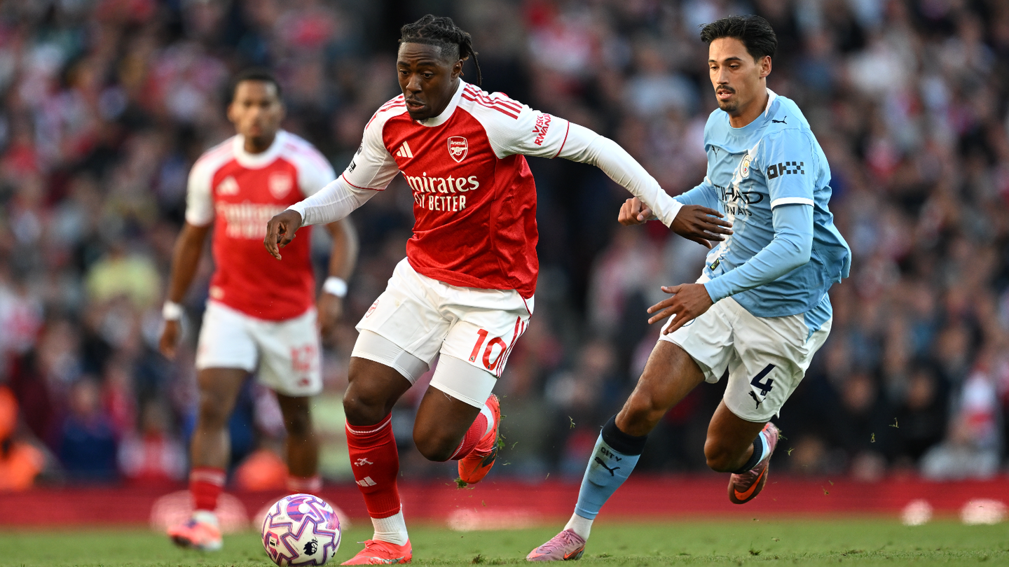 Eberechi Eze of Arsenal takes on Tijjani Reijnders of Man City