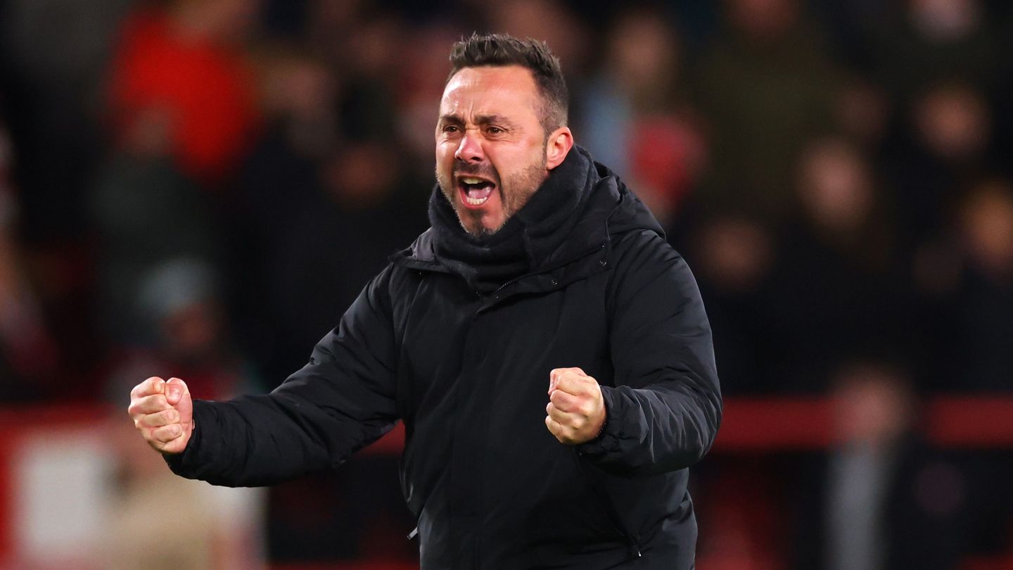 An image of Roberto De Zerbi celebrating