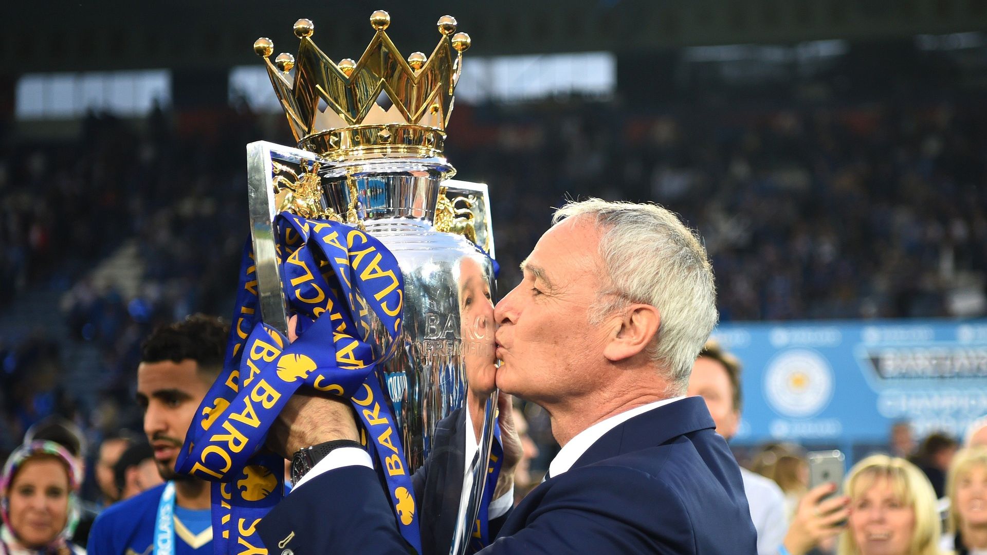 Claudio Ranieiri with the Premier League Trophy