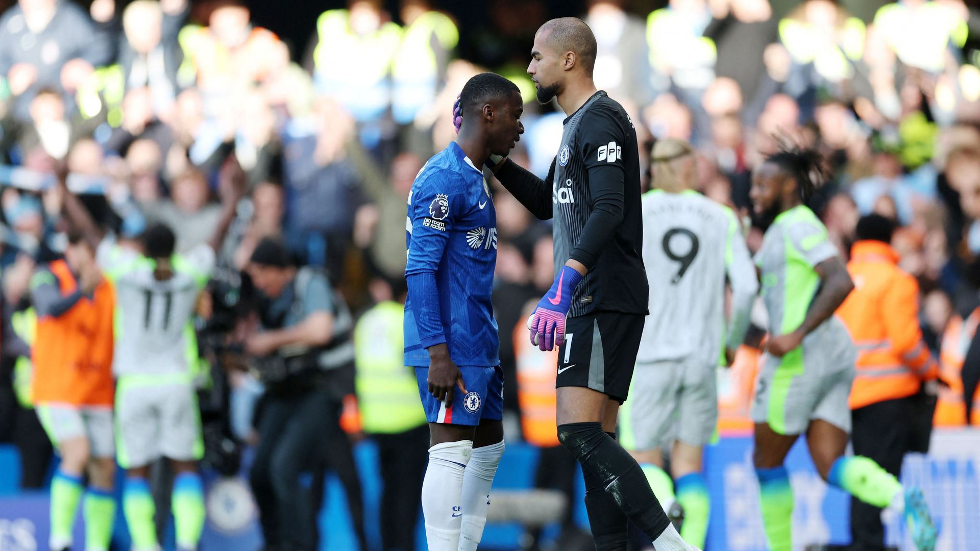 Chelsea vs Manchester City, Premier League 2025/26 LIVE: Scores, updates, news, and free commentary | Doku extends the lead for City; CHE 0-3 MCI