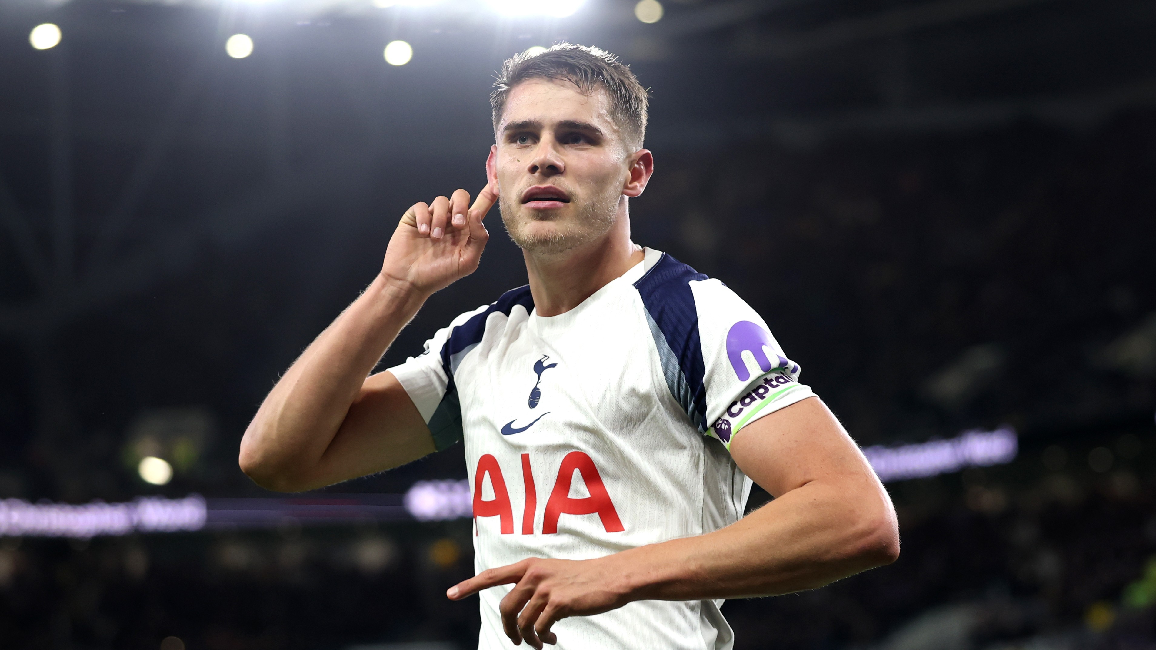 Van de Ven double sets up impressive Spurs win at Everton - Premier League Van de Ven double sets up impressive Spurs win at Everton - Premier League