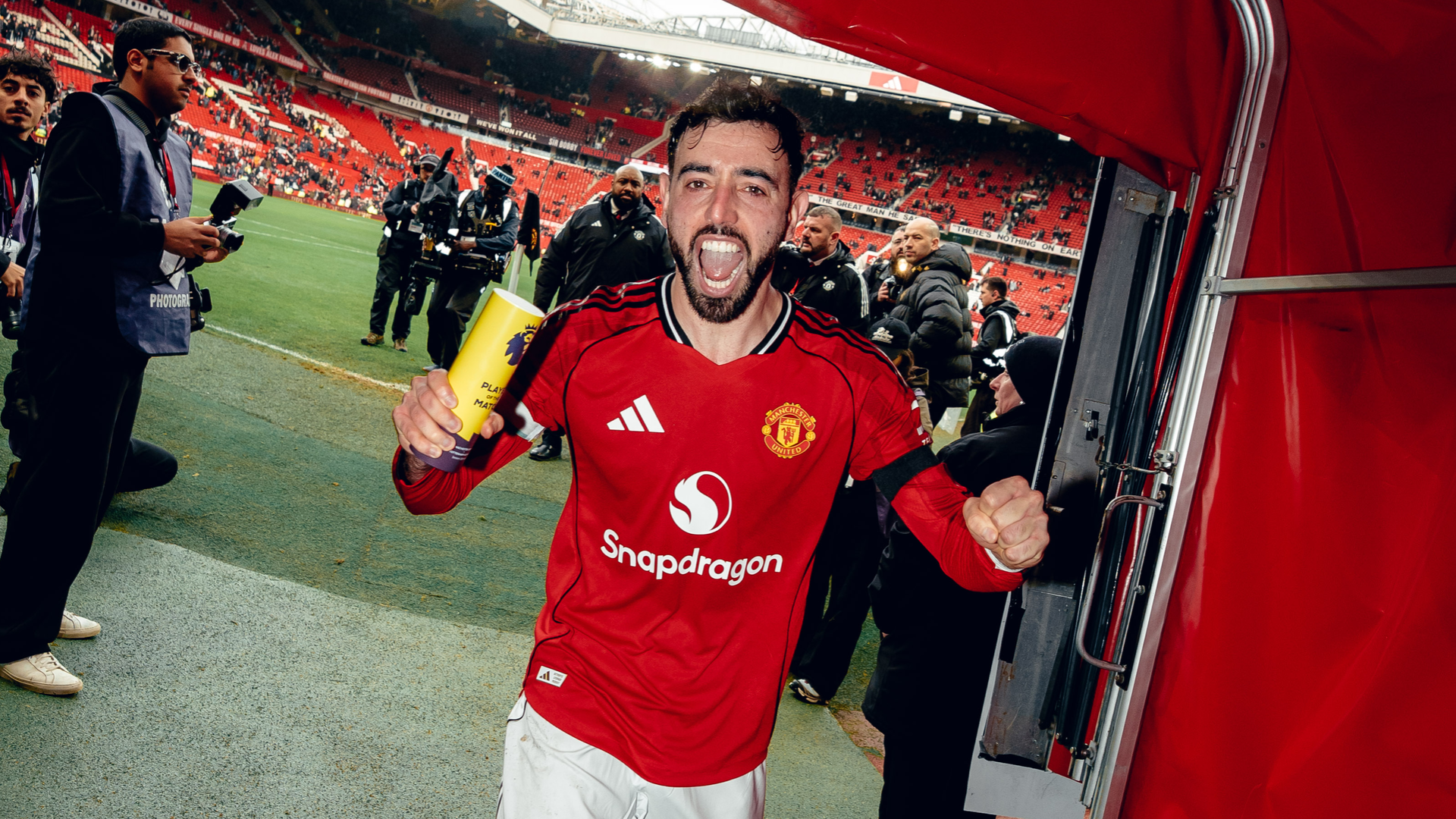 Fernandes hails “special” transformation at Old Trafford under Carrick